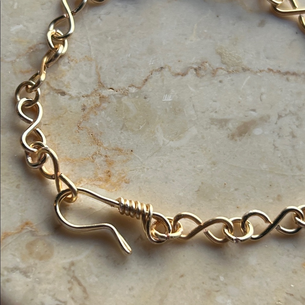 Elegant Artisan infinity Gold Chain Bracelet - Picture 2 of 4